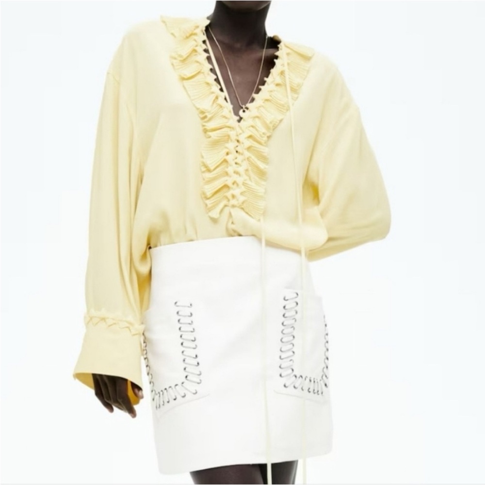 BNWT H&M Edition S/S 2025 White Mini Skirt with Lace-Up Detail Sz 6